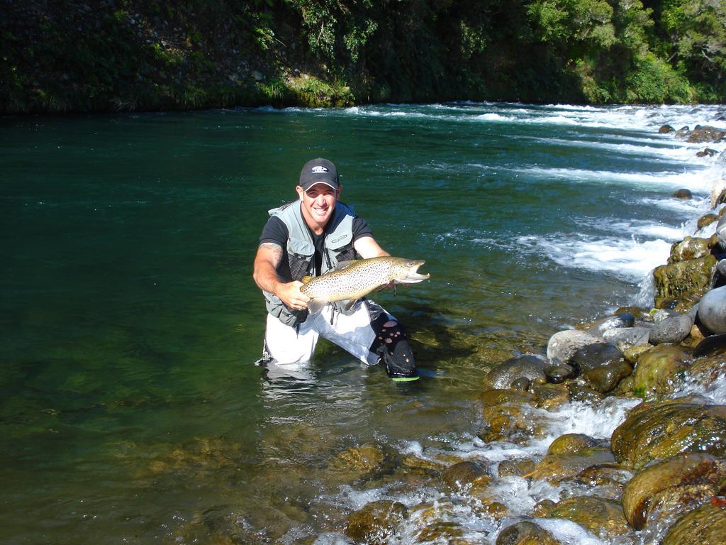 Turangi Trout Lodge מראה חיצוני תמונה